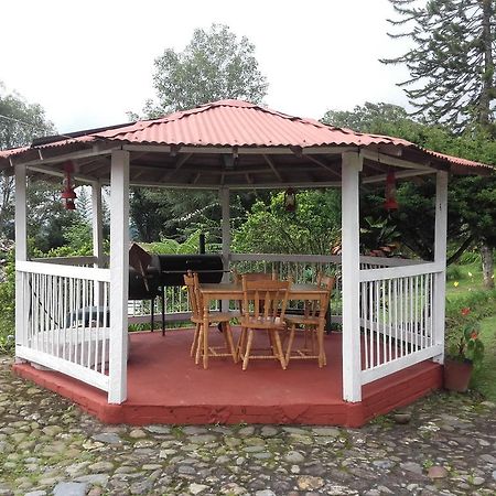 フィランディア La Gaviota Bnb Bed & Breakfast エクステリア 写真