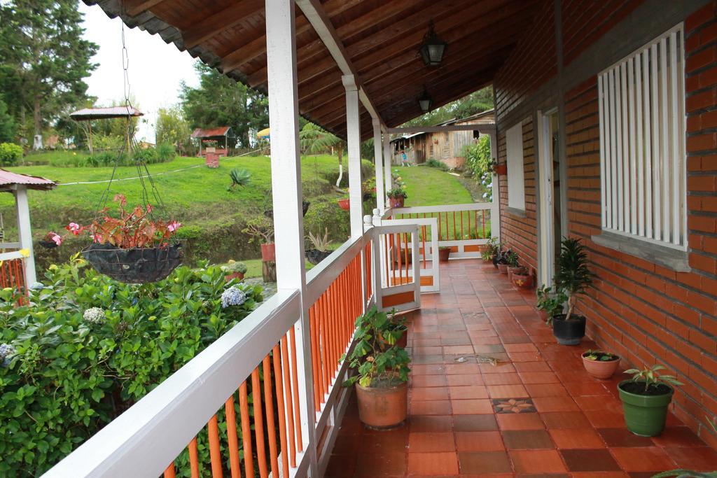 フィランディア La Gaviota Bnb Bed & Breakfast エクステリア 写真